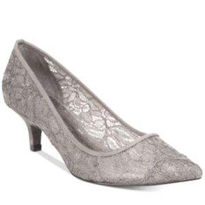 Elegant Lace Women's Pumps
